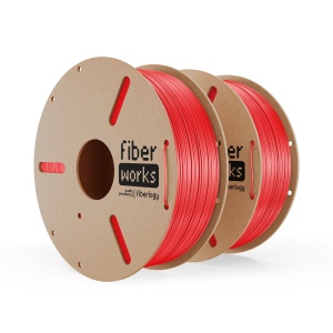 Două role de filament PETG FiberWORKS roșu, cu eticheta produsului vizibilă