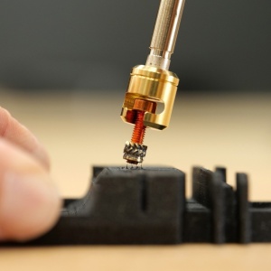 Instrument pentru extragerea piulitelor inserabile V2 pentru M2, M2.5 și M3