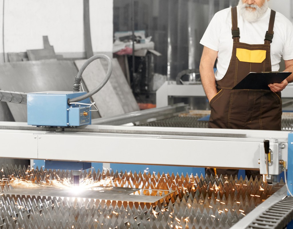 Taierea cu laser a metalelor: de la otel la aluminiu