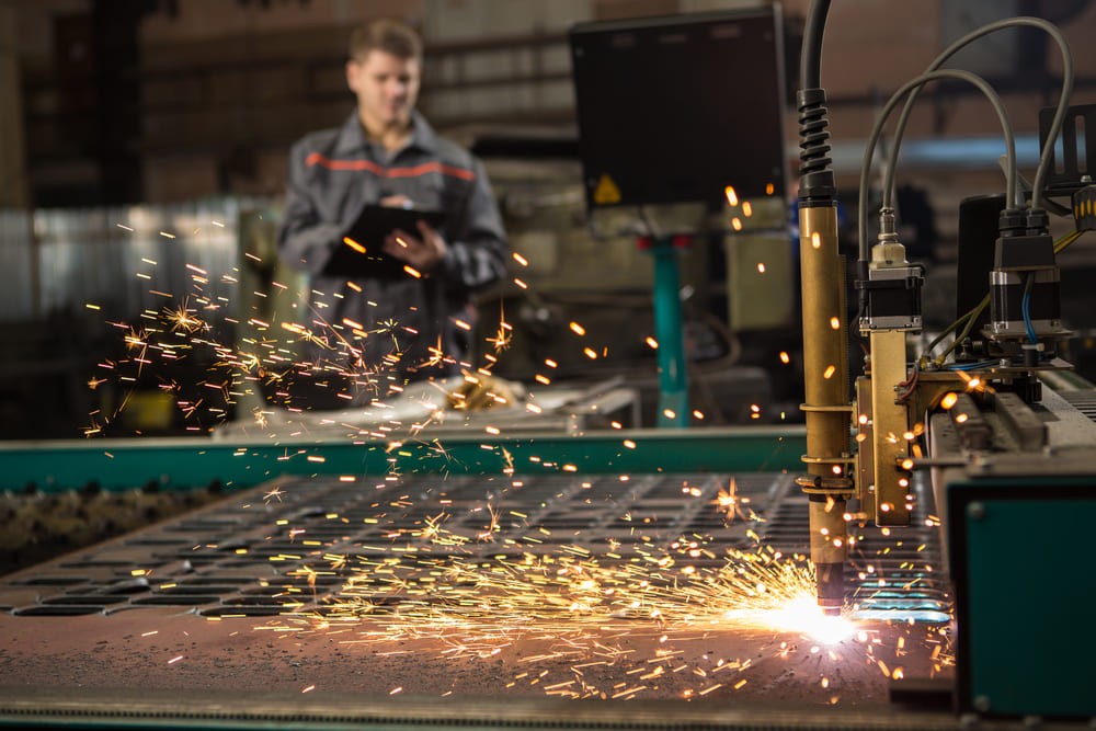 Aplicarea tehnologiei laser in diverse industrii: de la metal la lemn