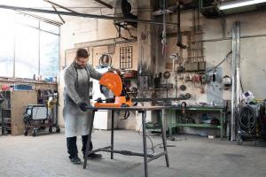Fierastrau circular de debitat metale Fein MKAS 355 la lucru