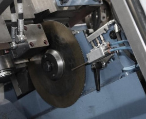 Linie de debitare automata MC3000 cu masina de debavurare DM3000, lungime maxima debitare 3000 mm, incarcator automat, Pedrazzoli 5