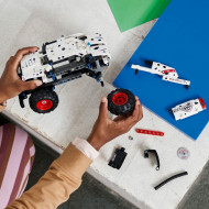 LEGO TECHINIC DALMATIAN MONSTER JAM MONSTER MUTT 42150