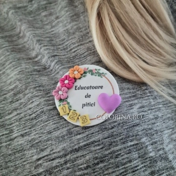Broșă "Educatoare de pitici"