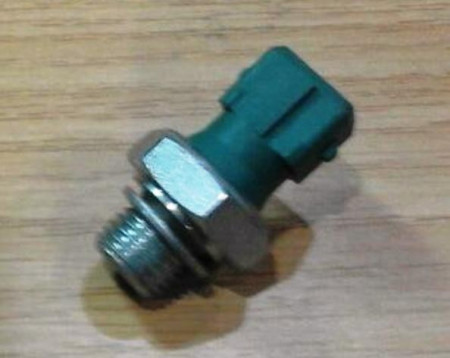 SENZOR PRITISKA ULJA KHD/DEUTZ 1013 01181561