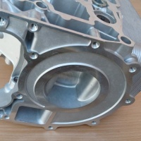 HLADNJAK ULJA SA KUCISTEM VOLVO 21004205