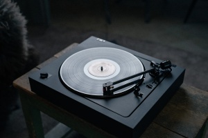 Pro-Ject A2 Black 2M Red Gramofon - Img 4