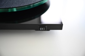 PRO-JECT T2 W High Gloss Black w/Sumiko Rainier Gramofon sa Wi-Fi tehnologijom - Img 3