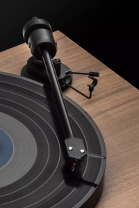 PRO-JECT E1 BT Walnut OM5e Gramofon sa Bluetooth transmisijom - Img 4