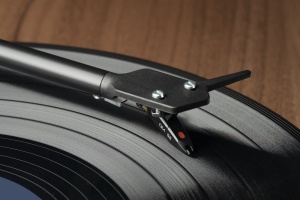 PRO-JECT E1 Walnut OM5e Gramofon - Img 4