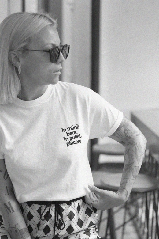 tricou unisex alb "in mana bere, in suflet placere"