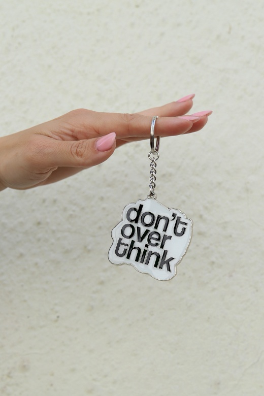 breloc metalic "don't overthink"