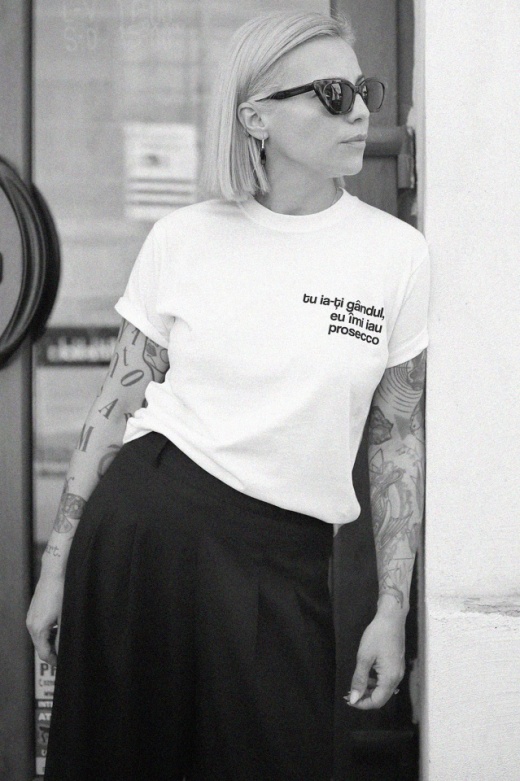 tricou unisex alb "tu ia-ti gandul, eu imi iau prosecco"