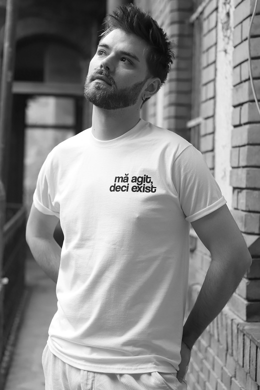 tricou unisex alb "ma agit, deci exist" - Tombabe x Sticumzic Collab.