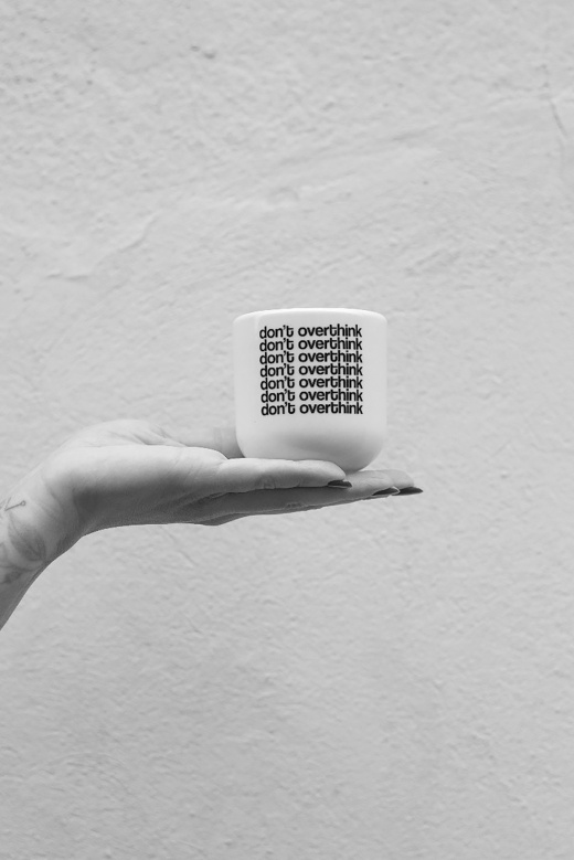 cana ceramica "don't overthink" Tombabe x Gruni collab.