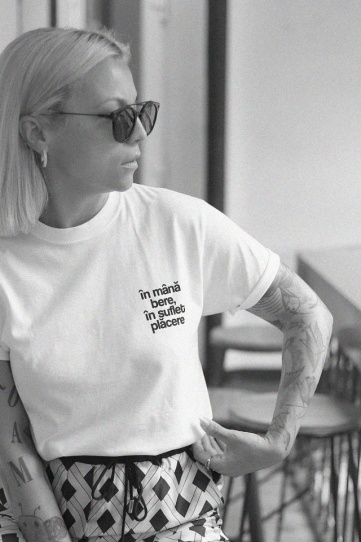 tricou unisex alb "in mana bere, in suflet placere" - Img 6