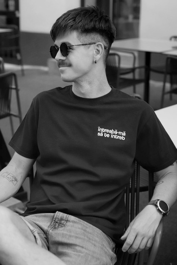 tricou unisex negru "intreaba-ma"