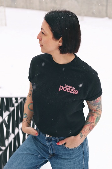 tricou unisex negru sclipici roz "toata o poezie"