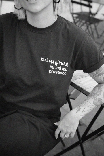 tricou unisex negru "tu ia-ti gandul, eu imi iau prosecco" - Img 2