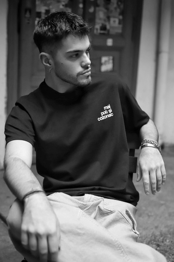 tricou unisex negru "mai pot si cozonac"