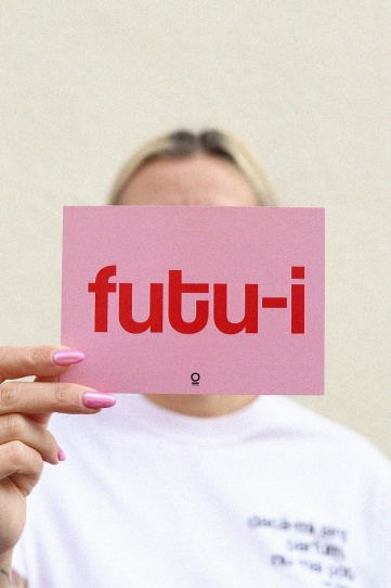 carte postala roz "futu-i"
