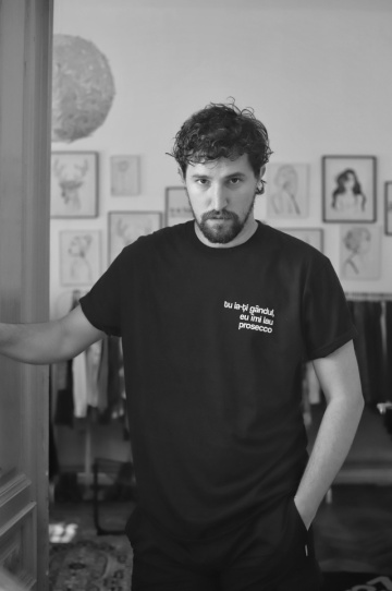 tricou unisex negru "tu ia-ti gandul, eu imi iau prosecco" - Img 1