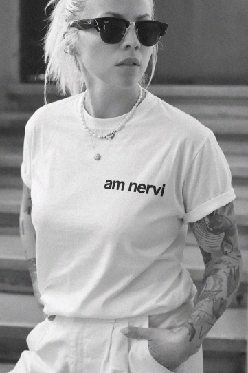 tricou unisex alb "am nervi"