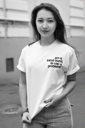 tricou unisex alb "am o inima buna, la cap e problema" - Img 1