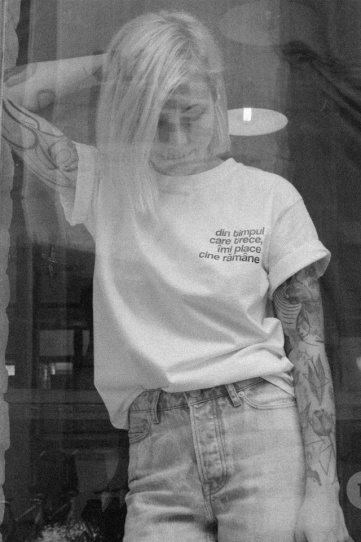 tricou unisex alb "din timpul"
