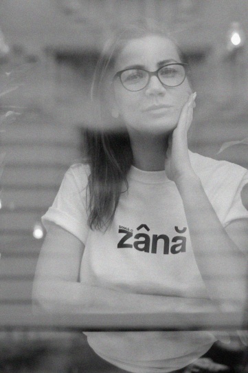 tricou unisex alb "toata o zana" - Img 1
