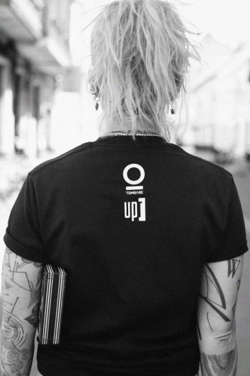 tricou unisex negru "don't play me like you play chess" - Tombabe x Tech Talks Collab. - Img 2