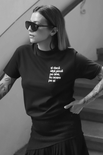 tricou unisex negru "si daca altii ploua pe tine"