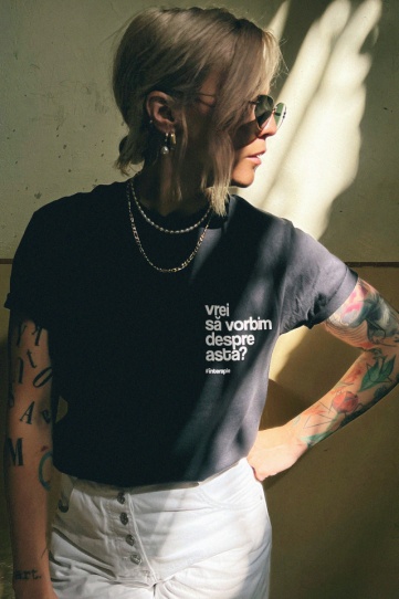 tricou unisex negru "vrei sa vorbim despre asta?"