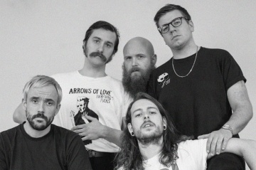 vinil Idles – Brutalism - Img 2