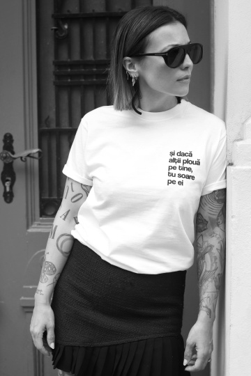 tricou unisex alb "si daca altii ploua pe tine"