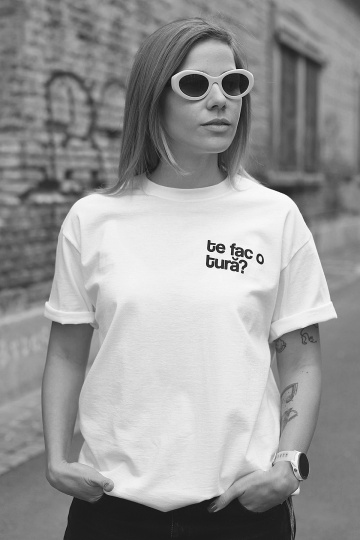 tricou unisex alb "te fac o tura?"