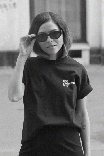 tricou unisex negru "cine v-a lucrat aici?"