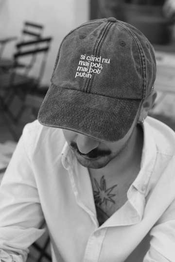 sapca unisex negru "si cand nu mai pot, mai pot putin"