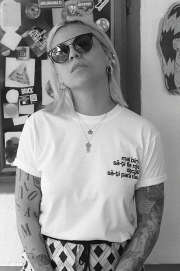 tricou unisex alb "mai bine sa-ti fie rau"