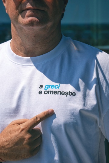tricou unisex oversize alb "a greci e omeneste" - Img 3