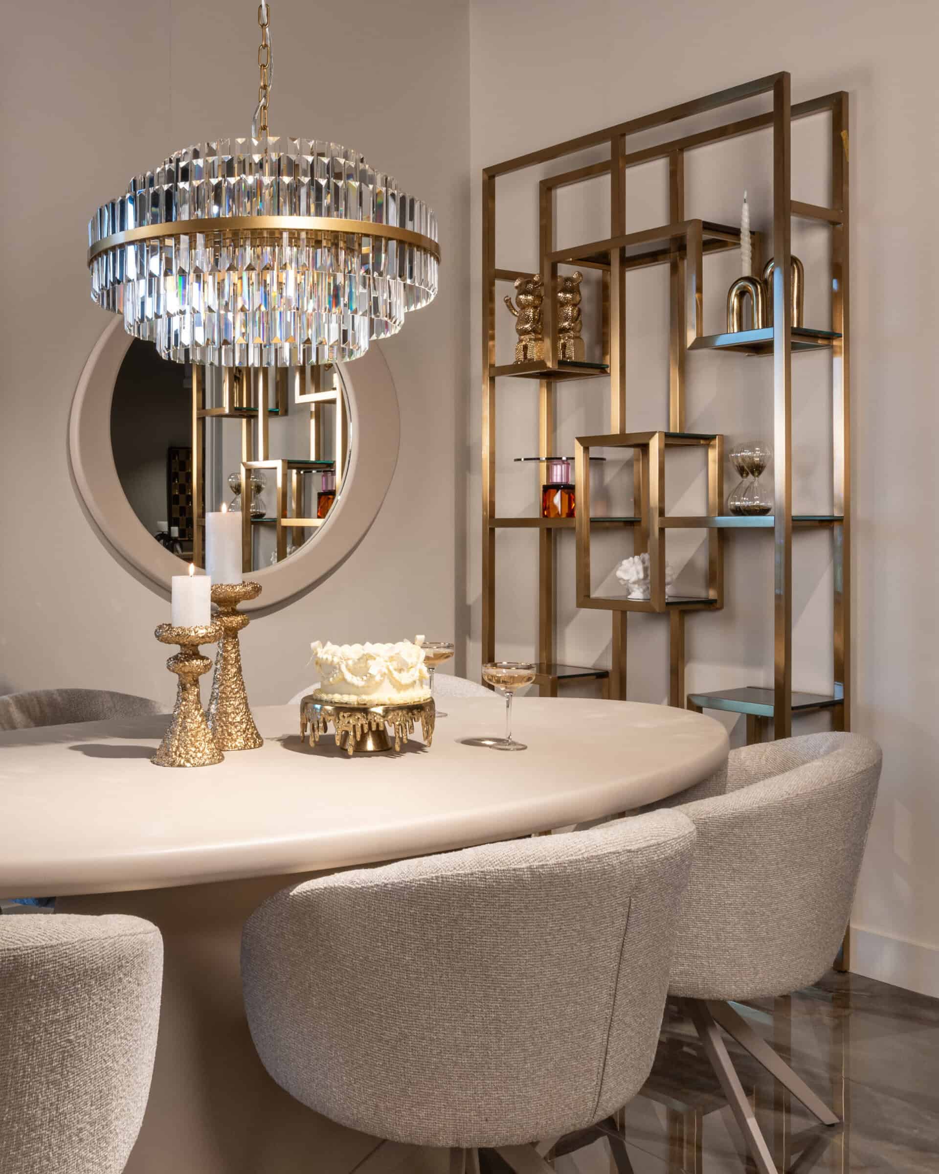 Masa Clayton de la Richmond Interiors – eleganță sculpturală pentru diningurile contemporane