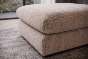 TABURET SUPER CONFORTABIL SOHO 100CM, REALIZAT DIN LEMN DE PIN SI MATERIAL TEXTIL, CULOARE BEJ, INVICTA INTERIOR - Img 4