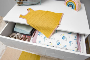 COMODA PENTRU CAMERA COPII TOTEME ALB MAT/STEJAR MAT STIL MODERN BA - Img 2