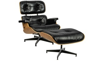 FOTOLIU DE RELAXARE DE LUX CU TABURET, ARTIM LOUNGE HM SOFT PREMIUM, REALIZAT PIELE NATURALA ITALIANA SI LEMN, CULOARE NEGRU/NUC, STIL EAMES