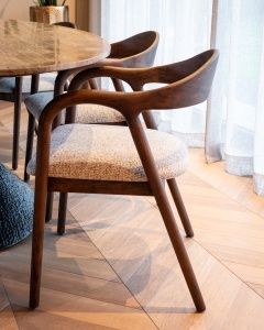SCAUN DINING MIHARA, REALIZAT DIN LEMN DE CAUCIUC SI TEXTIL IGNIFUG, CULOARE MARO, DESIGN DEOSEBIT, RICHMOND INTERIORS - Img 6
