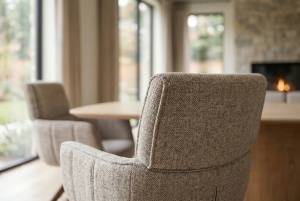 SET 2 SCAUNE ROTATIV UNIQUE, REALIZAT DIN MATERIAL TEXTIL CHENILLE SI LEMN, CULOARE TAUPE/MARO, INVICTA INTERIOR - Img 2