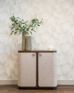 BUFET DINING WILLOX CU 2 USI, 90CM, REALIZAT DIN METAL, LEMN DE STEJAR, MDF SI TEXTIL IN, CULOARE BEJ, DESIGN DEOSEBIT, RICHMOND INTERIORS - Img 2