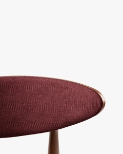 SCAUN DINING/BIROU RINA, BORDO, TAPITAT CU TAPITERIE DIN TEXTIL CHENILLE REBEL SI LEMN MASIV DE FAG, MICADONI - Img 4
