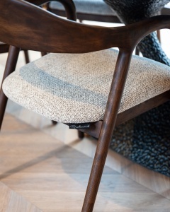 SCAUN DINING MIHARA, REALIZAT DIN LEMN DE CAUCIUC SI TEXTIL IGNIFUG, CULOARE MARO, DESIGN DEOSEBIT, RICHMOND INTERIORS - Img 13