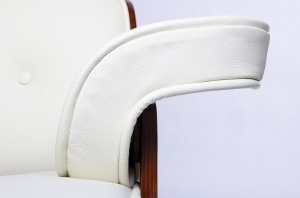 FOTOLIU RELAXARE DE LUX, ARTIM LOUNGE ALB, REALIZAT PIELE NATURALA ITALIANA SI LEMN, CULOARE ALB/NUC, STIL EAMES - Img 3